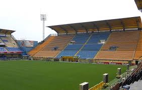 United and villarreal have both been allocated 2,000 tickets each for tonight's european showpiece at the the stadion miejski, with a total of 9,500 spectators to attend the game. Stadium Guide El Madrigal Villarreal