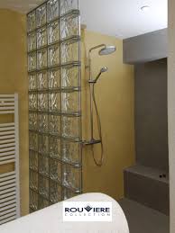 Les Briques De Verre Metallisees Sevesglassblocks Rendent Les Parois De Verre Encore Plus Lumineuses La Peinture D Accroc Dallage Piscine Pave De Verre Brique