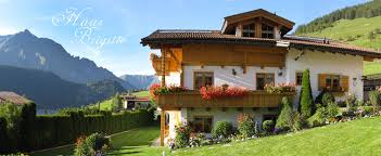 All units are fitted with rustic furniture and a bathroom with a shower. Infos