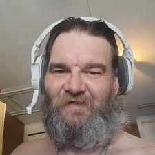 Hello Friday. I dressed up for you. Feeling fresh. Feeling good. Let's go.  😉💛 . . #fridayvibes #feelinggood