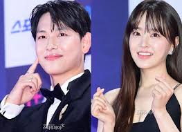 Actors Lim Si-wan and Park Bo-young achieved this year's acting lead  award.Im Si-wan and Park Bo-you..