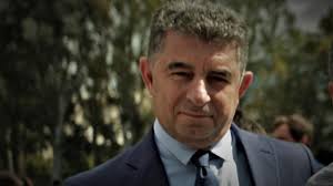 Ο γιώργος καραϊβάζ θα είχε σήμερα την ονομαστική του εορτή και για τον λόγο αυτό οι συγχωριανοί του, στην καλλίφυτο της δράμας, τον τίμησαν εγκαινιάζοντας. Giwrgos Karaibaz Poio Htan Kanonika To Epi8eto Kai Pws Apekthse Ayth Thn Idiaiterh Morfh To Koyti Ths Pandwras