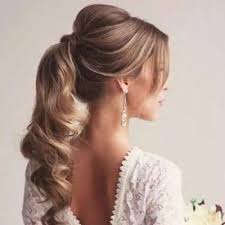 Açık saç modelleri, her an ve her tür durumda tercih edebileceğiniz modellerdir. Nikah Sac Modelleri Nikah Torenine Ozel Sac Tasarimlari Dugun Buketi