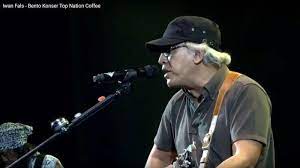 Sore tugu pancoran di populerkan oleh iwan falsthanks to all my friend and special thanks t. 10 Chord Kunci Gitar Lagu Iwan Fals Populer Sepanjang Masa Ada Ibu Sore Tugu Pancoran Halaman 3 Tribun Sumsel