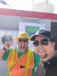 Hoy un día especial de uno de mis grandes amigos y hermanos que me regalo  la vida. Tuve el honor de hacer una Paella de Carne. Celebrando la vida.  Happy Birthday Melvin