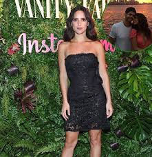 Por su parte, la hija de ricardo arjona decidió compartir una imagen de la claqueta para mostrar que la versión latina, dirigida por gaz alazraki, está en pleno movimiento. Adria Arjona Dating To Wedding With Husband Parents Height