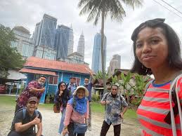 Kampung baru, located on one of the most valuable tracts of land in malaysia, is kuala lumpur's heart. Rumah Biru Kampung Baru Nak Datang Bergambar Jangan Lupa Jaga Adab Libur