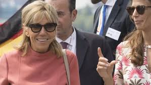 Née en 1953, brigitte macron, née trogneux, est l'épouse du huitième président de la république, emmanuel macron. Brigitte Macron Verbluffend So Sah Die Premiere Dame Fruher Aus Bunte De