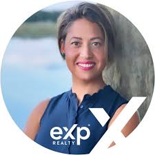 Amber Winslow's Instagram, Twitter & Facebook