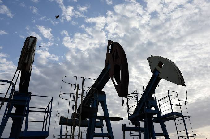 Oil closes at three-week high as hopes of US-Iran peace deal fade | Reuters