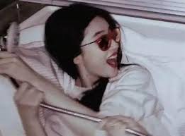 6 bức ảnh cũ 'đẹp hiếm có' của Lưu Diệc Phi lộ diện! Ảnh 1 nằm trên giường,  ảnh 5 nghịch vòi hoa sen, nhưng cư dân mạng lại xúm vào bức