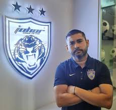 Ini adalah sedutan daripada rancangan majalah 3 episod khas pada 14 julai 2007. Tmj Dedah Cerita Dalam Kain Fas Utusan Digital
