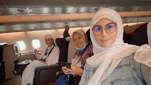 Trus juga tadi ga sempet merhatiin si doi. Nur Sajat Transgender Yang Pernah Umrah Pakai Baju Wanita Akan Ditangkap Berita Jambi