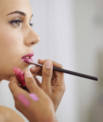 Learn to apply professional makeup for a variety of different looks. 15 Pro Makeup Artist Tricks You Need To Know Stylecaster