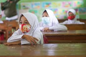 Gambar gotong royong kartun, gambar orang sedang gotong royong kartun, gambar gotong royong di sekolah, gambar sketsa gotong rawung ajak masyarakat bersihkan lingkungan jurnal sumatra sumber : Contoh Pengamalan Pancasila Sila Ke 3 Di Lingkungan Kelas Sekolah Tirto Id