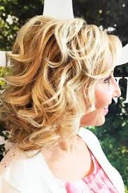Mother Of The Bride Hairstyles 63 Elegant Ideas 2020 Guide Mother Of The Groom Hairstyles Mom Hairstyles Mother Of The Bride Hair