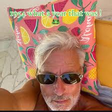 How come others can sell stuff and I can't? I'm not a vendor so why's it  different??