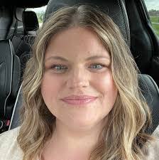 Kerri Jansen's Instagram, Twitter & Facebook