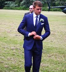 27 yaşındaki aaron ramsey, eşi colleen rowland'ın 16 ekim'de dünyaya getirdiği erkek bebeklerinin bu fotoğrafını sosyal medyadan paylaştı. Aaron Ramsey Jets To His Wedding To Colleen Rowlands Via Chopper Permed Hairstyles Heat Styling Products Bad Haircut