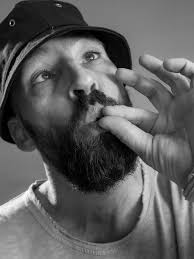A gentleman's word according to him, is a lifetime legal contract which is to never be broken or left unfinished. Der Reggae Musiker Gentleman Im Interview Ohne Worte Sz Magazin