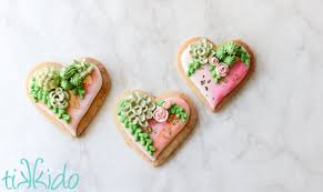 It was a long and much needed break from cookies, but i'm so happy to be erin d. Elegant Succulent Garden Cactus Decorated Sugar Cookies Tikkido Com