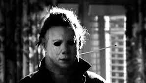 I Halloween (2018) finns det ett synligt hål i Michael Myers mask. Detta  hål gjordes i den ursprungliga Halloween (1978) när Laurie stack Michael i  halsen med en sylnål. : r/MovieDetails