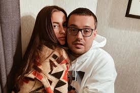 Айза отметила, что долматов заслуживает только самого лучшего, имея в виду себя. Guf Obmanul Byvshuyu Zhenu Ajzu Dolmatovu I Provel Vecher So Svoej Devushkoj Yuliej Korolevoj Spletnik