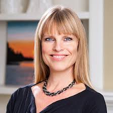 Deanna Hansen's Instagram, Twitter & Facebook