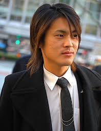 Exemples de styles coiffures et coupes de cheveux pour hommes pour les formes de visage oblong et rectangle 1001 Idees Cheveux Longs Homme Quand La Taille Compte
