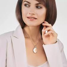 Lockets by expert jeweler Victor Mayer