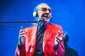 Lo ha annunciato usando alcune delle parole di una delle sue canzoni più belle e speciali: Vazc6tyqt2wgmm