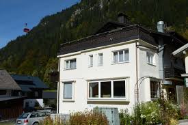 Elizabeth ii is queen of the united kingdom and the other commonwealth realms. Das Ailinger Haus