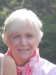 Doreen Simms's Instagram, Twitter & Facebook