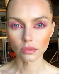 These Are 12 Best 2020 Makeup Trends From Instagram That Are Going To Be Everywhere In The New Year Think Wate Colored Mascara Makeup Trends Pink Lips Makeup