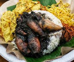 Tapi ini bukan nasi goreng yang biasa kubeli di pinggir jalan. Nasi Cumi Hitam Madura Pak Kris Sunter Lengkap Menu Terbaru Jam Buka No Telepon Alamat Dengan Peta