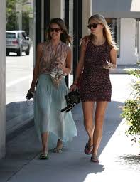 Jessica Alba Shopping Candids Classy Skirts Stylin Style Inspiration