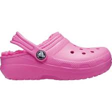 Während trekkingsandalen dich auf abenteuerlichen wanderungen begleiten, stehen zehentrenner symbolisch für einen entspannten tag am strand. Crocs Kinder Classic Lined Glog Sandale Electric Pink C13 Kaufen Bergzeit
