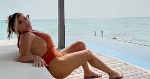 Loredana — ziua de azi 03:11. Loredana Groza A Socat Cu Sutienul Invizibil In Maldive Imagini Incendiare Din VacanÅ£a Artistei