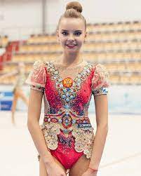 Олимпийская чемпионка рио маргарита мамун успокаивает дину аверину. Dina Averina Na Etape Kubka Mira 2018 Kazan Rossiya Photo Victory Sport Rg Rhythm Tancevalnye Naryady Ritmicheskaya Gimnastika Idei Kostyumov