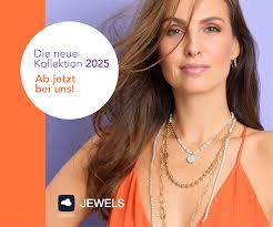 Laura Kleist's Instagram, Twitter & Facebook