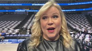 Holly Rowe Reacts To Sue Bird, Serena Williams, Sylvia Fowler, Allyson  Felix Retiring, & BG