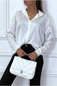 La chemise blanche pour femme ne se démode pas. Longue Chemise Oversize Blanche Satine Chemise Femme Ample Et Tombant