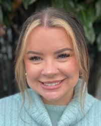 Lori Senger's Instagram, Twitter & Facebook