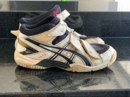 A asics é conhecida mundialmente por produzir um dos melhores tênis para a prática de esportes, principalmente os que são feitos para running. Tenis Asics Cyberzero Volei Tenis Masculino Asics Usado 51656228 Enjoei