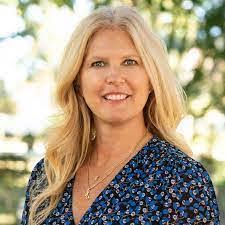 Dora Gunnoe's Instagram, Twitter & Facebook