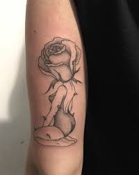 Sanatin Tenle Uyumuna Hazir Olun Minimalist Dovmeleriyle Bas Donduren Anna Neudecker In 42 Muhtesem Dovmesi Muhtesem Dovmeler Dovme Tattoo