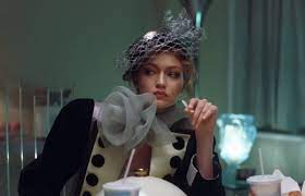 Turns out it's quite, errr, theatrical, judging by a vogue video showing the hadid siblings — gigi, bella, and anwar — having dinner with their mom yolanda. Watch Hadid Sisters Possessed By Beetlejuice Ghosts In Vogue Video