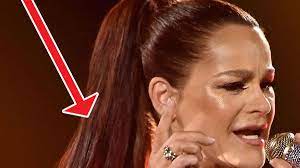 Für autogrammkarten senden sie bitte einen ausreichend frankierten und adressierten rückumschlag an das büro andrea berg. Andrea Berg Schlagerboom 2019 Mega Outfit With Hui Neckline Bomb