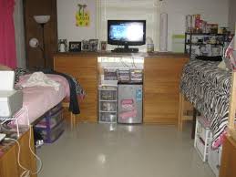 I have been trying to find dorm room organization ideas and love these dorm desk organization pictures! Top 10 Tricks For Organizing Your Dorm Room Abell Organizing