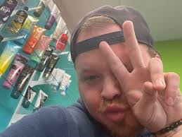 Melissa Charland's Instagram, Twitter & Facebook